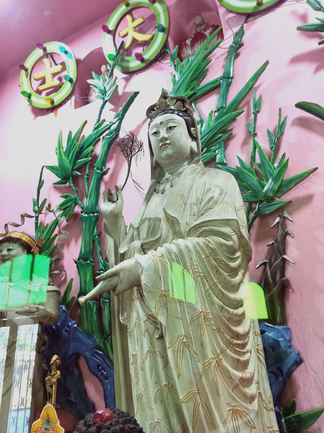 Photo of white robe Guan Yin