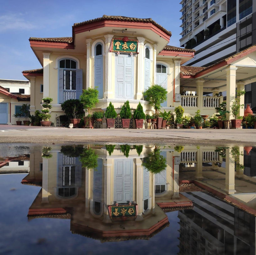 Pek Ee Tong morning scene